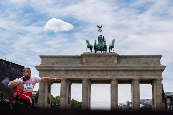 Valentin Moll (LC Rehlingen) beim Kugelstossen waehrend der deutschen Leichtathletik-Meisterschaften auf dem Pariser Platz am 24.06.2022 in Berlin